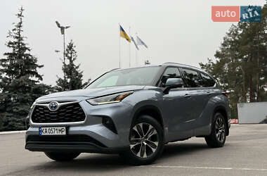Внедорожник / Кроссовер Toyota Highlander 2021 в 