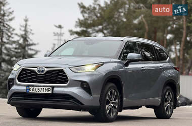 Внедорожник / Кроссовер Toyota Highlander 2021 в 