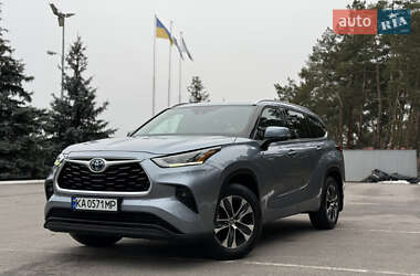 Внедорожник / Кроссовер Toyota Highlander 2021 в 