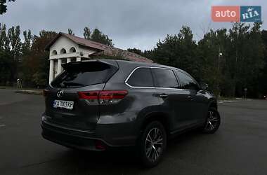 Позашляховик / Кросовер Toyota Highlander 2017 в 