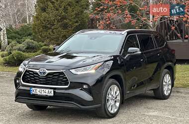 Внедорожник / Кроссовер Toyota Highlander 2023 в 