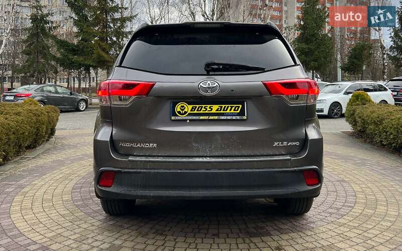 Позашляховик / Кросовер Toyota Highlander 2017 в Львові