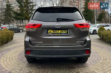 Позашляховик / Кросовер Toyota Highlander 2017 в Львові