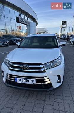 Внедорожник / Кроссовер Toyota Highlander 2016 в Киеве