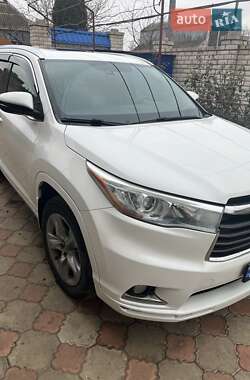 Внедорожник / Кроссовер Toyota Highlander 2014 в Новой Одессе