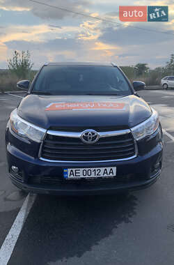 Внедорожник / Кроссовер Toyota Highlander 2015 в 