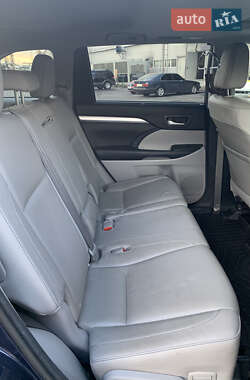 Внедорожник / Кроссовер Toyota Highlander 2015 в 