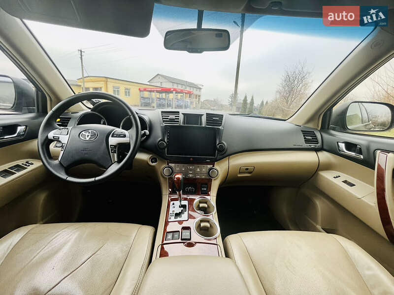 Позашляховик / Кросовер Toyota Highlander 2013 в Іллінцях