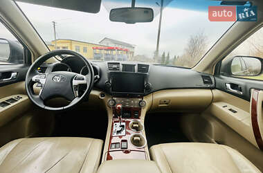 Внедорожник / Кроссовер Toyota Highlander 2013 в Ильинцах