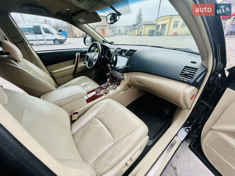 Позашляховик / Кросовер Toyota Highlander 2013 в Іллінцях