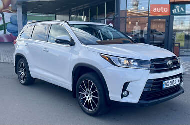 Позашляховик / Кросовер Toyota Highlander 2017 в Києві