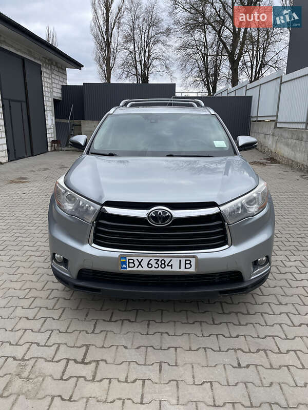 Внедорожник / Кроссовер Toyota Highlander 2016 в Хмельницком