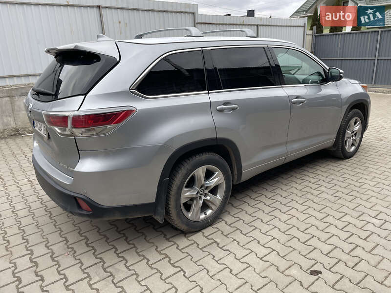 Внедорожник / Кроссовер Toyota Highlander 2016 в Хмельницком