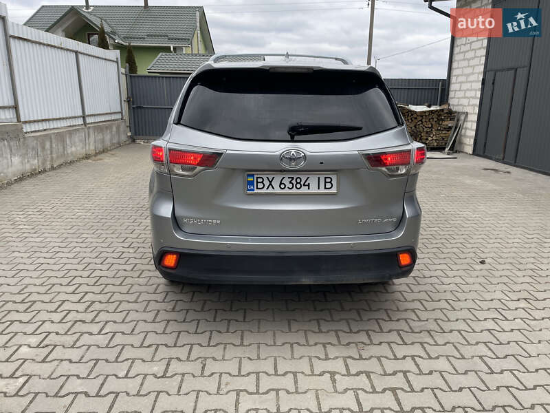Внедорожник / Кроссовер Toyota Highlander 2016 в Хмельницком