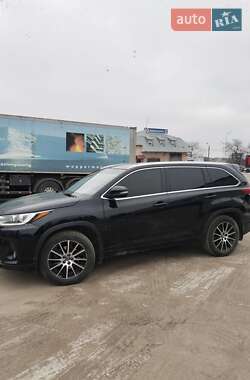 Внедорожник / Кроссовер Toyota Highlander 2017 в Тернополе