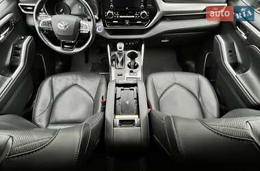 Позашляховик / Кросовер Toyota Highlander 2020 в 