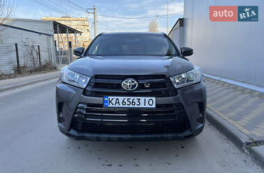 Позашляховик / Кросовер Toyota Highlander 2017 в Києві