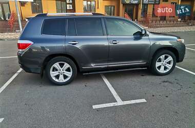 Внедорожник / Кроссовер Toyota Highlander 2012 в 