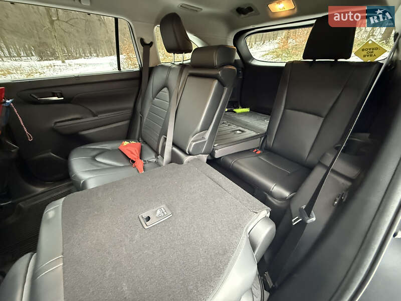 Внедорожник / Кроссовер Toyota Highlander 2023 в Львове