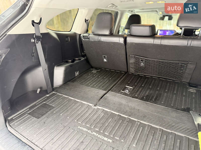 Внедорожник / Кроссовер Toyota Highlander 2023 в Львове