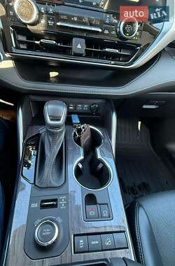 Внедорожник / Кроссовер Toyota Highlander 2022 в 