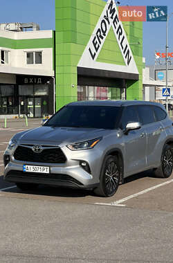 Внедорожник / Кроссовер Toyota Highlander 2021 в Киеве