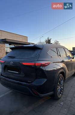 Внедорожник / Кроссовер Toyota Highlander 2022 в 