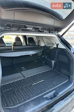 Внедорожник / Кроссовер Toyota Highlander 2022 в 