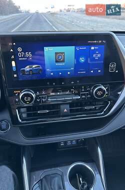 Внедорожник / Кроссовер Toyota Highlander 2022 в 