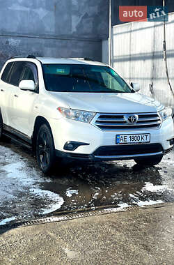 Внедорожник / Кроссовер Toyota Highlander 2013 в 