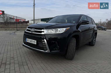 Внедорожник / Кроссовер Toyota Highlander 2016 в 