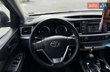 Внедорожник / Кроссовер Toyota Highlander 2016 в 