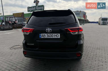 Внедорожник / Кроссовер Toyota Highlander 2016 в 