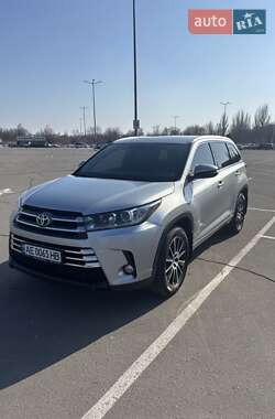 Позашляховик / Кросовер Toyota Highlander 2019 в Дніпрі