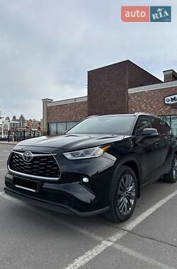 Внедорожник / Кроссовер Toyota Highlander 2022 в 