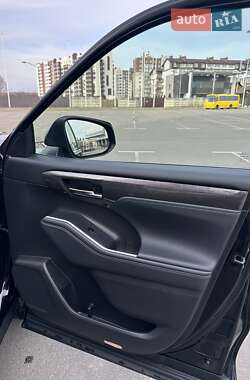 Внедорожник / Кроссовер Toyota Highlander 2022 в 