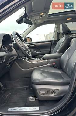Внедорожник / Кроссовер Toyota Highlander 2022 в 