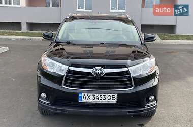 Позашляховик / Кросовер Toyota Highlander 2015 в 