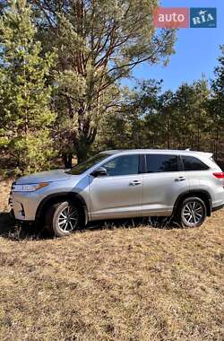 Позашляховик / Кросовер Toyota Highlander 2017 в Полтаві