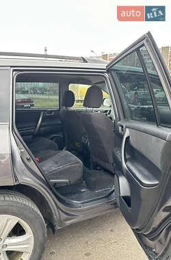 Внедорожник / Кроссовер Toyota Highlander 2011 в 