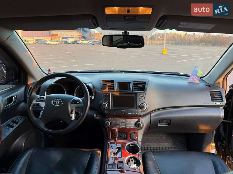 Внедорожник / Кроссовер Toyota Highlander 2010 в Ровно