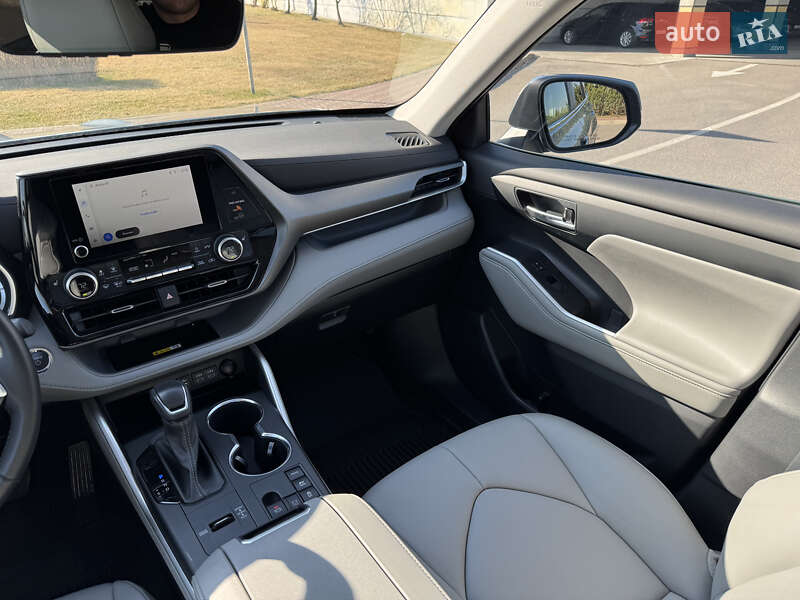 Внедорожник / Кроссовер Toyota Highlander 2023 в Киеве