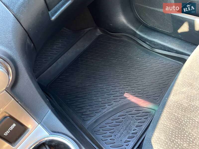 Позашляховик / Кросовер Toyota Highlander 2010 в Павлограді