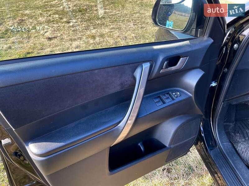 Позашляховик / Кросовер Toyota Highlander 2010 в Павлограді