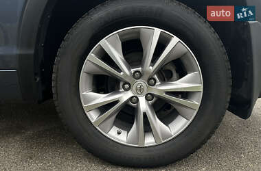 Позашляховик / Кросовер Toyota Highlander 2014 в 