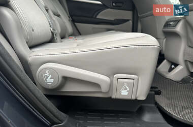 Позашляховик / Кросовер Toyota Highlander 2014 в 