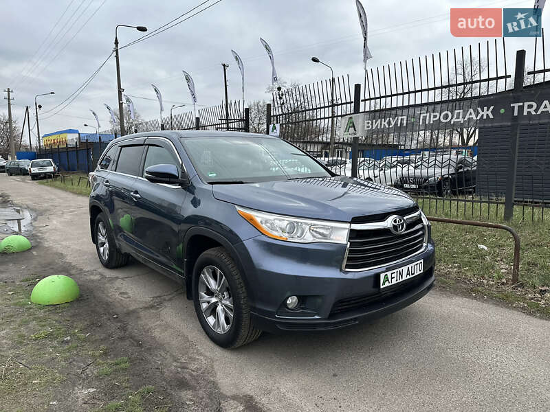 Позашляховик / Кросовер Toyota Highlander 2014 в 