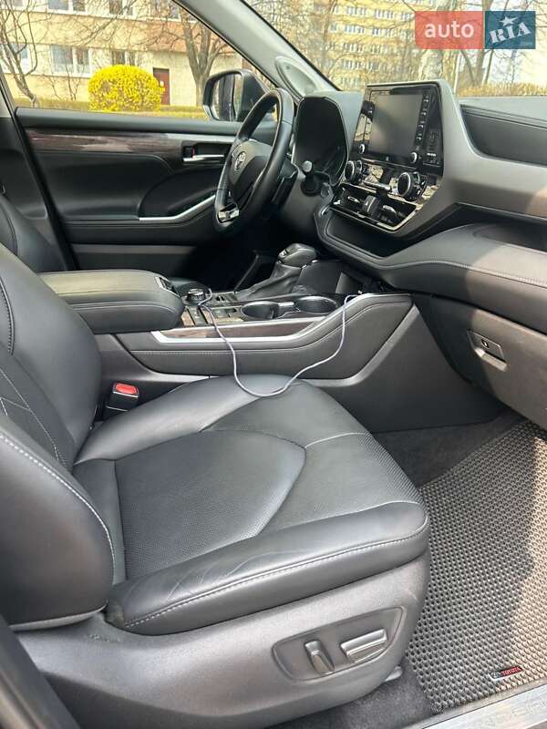 Внедорожник / Кроссовер Toyota Highlander 2020 в Любешове