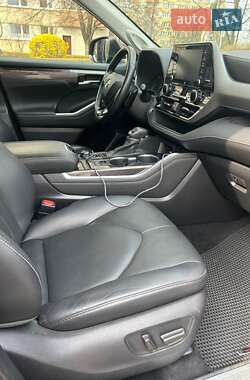 Внедорожник / Кроссовер Toyota Highlander 2020 в Любешове