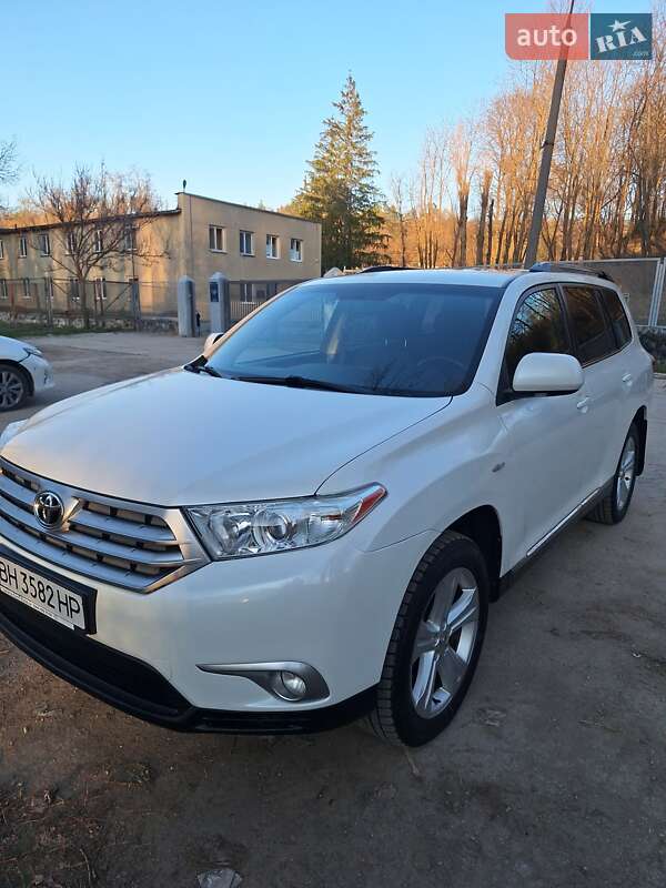 Внедорожник / Кроссовер Toyota Highlander 2011 в Килии